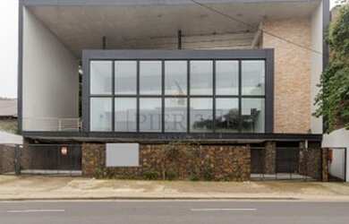 Imagem 2: Porto Alegre - Prédio Inteiro - Tristeza