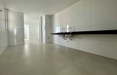 Imagem 3: Mansão Cartier. Piscina, Varanda, 243m² de Áreae4 Vagas na garagem