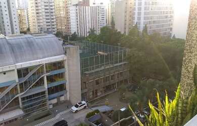 Imagem 5: Ao lado do metrô e av. Paulista- 4 dormitórios- 4 vagas