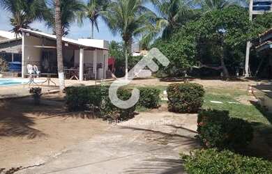 Imagem: A casa em condomínio possui 3 Dormitórios, 1 Banheiro, 4 Vagas