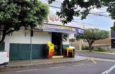 Imagem: O depósito possui 2 Vagas na garagem e 146m² de Área e está