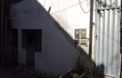 Imagem: A casa possui 2 Dormitórios e 1 Banheiro e está localizado