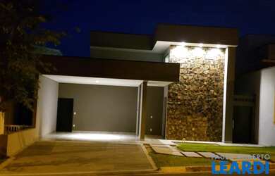 Imagem: A casa em condomínio possui 3 Dormitórios, 5 Banheiros, 2