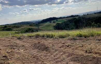 Imagem: O terreno possui 600m² de Área e está localizado em Bandeiras