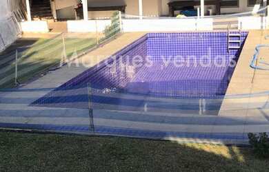 Imagem: A casa possui 3 Dormitórios, 4 Banheiros, 5 Vagas na garagem