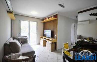 Imagem: O apartamento possui 2 Dormitórios, 1 Banheiro, 1 Vaga na garagem