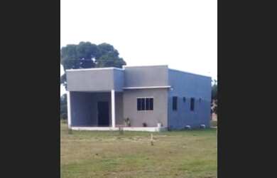 Imagem: A casa possui 2 Dormitórios, 1 Banheiro e está localizado