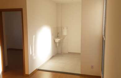 Imagem: O apartamento possui 2 Dormitórios, 1 Banheiro, 2 Vagas na