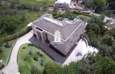 Imagem: A casa possui 5 Dormitórios, 4 Banheiros, 3 Vagas na garagem