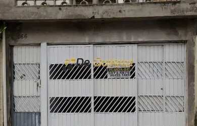 Imagem: A casa possui 3 Dormitórios, 1 Banheiro, 1 Vaga na garagem