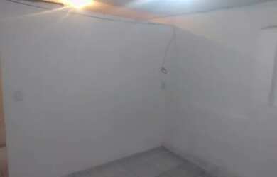 Imagem: A casa possui 1 Dormitório, 1 Banheiro e está localizado