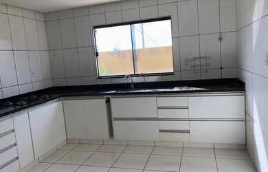 Imagem: A casa em condomínio possui 4 Dormitórios, 4 Banheiros, 4