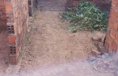 Imagem: A casa possui 3 Dormitórios, 2 Banheiros, 1 Vaga na garagem