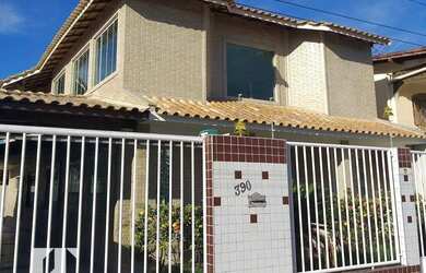 Imagem: A casa possui 4 Dormitórios, 4 Banheiros, 4 Vagas na garagem