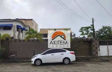 Imagem: A casa possui 4 Dormitórios, 3 Banheiros, 5 Vagas na garagem