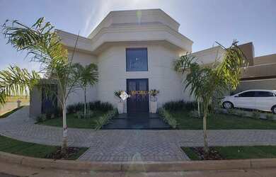 Imagem: A casa em condomínio possui 3 Dormitórios, 3 Banheiros, 4