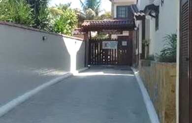 Imagem: A casa em condomínio para alugar possui 1 Dormitório, 2 Banheiros