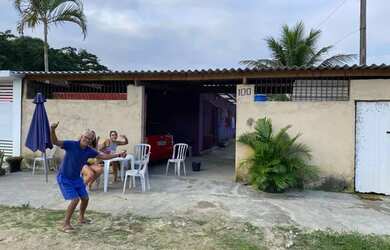 Imagem: A casa possui 3 Dormitórios, 4 Banheiros, 5 Vagas na garagem