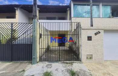 Imagem: A casa possui 3 Dormitórios, 3 Banheiros, 1 Vaga na garagem