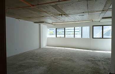 Imagem: O depósito possui 2 Vagas na garagem, 73m² de Área e está