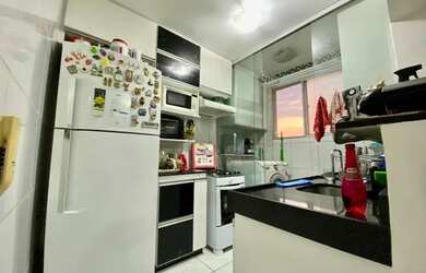 Imagem: O apartamento possui 2 Dormitórios, 1 Banheiro, 2 Vagas na