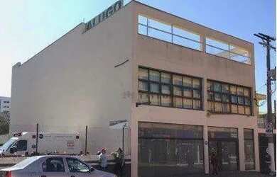 Imagem: O depósito possui 5 Vagas na garagem, 810m² de Área e está