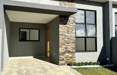 Imagem: A casa possui 3 Dormitórios, 2 Banheiros, 1 Vaga na garagem