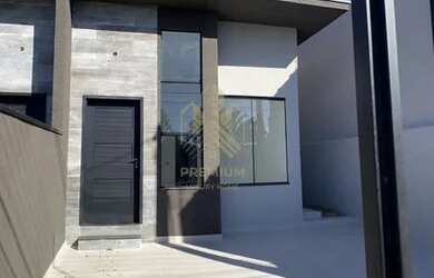 Imagem: A casa possui 3 Dormitórios, 2 Banheiros, 2 Vagas na garagem