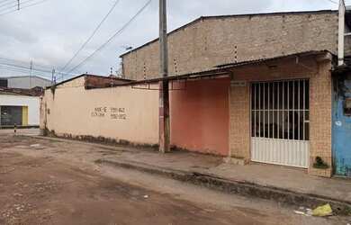 Imagem: A casa possui 2 Dormitórios, 2 Banheiros, 1 Vaga na garagem