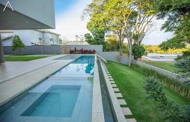 Imagem: A casa em condomínio possui 4 Dormitórios, 5 Banheiros, 5