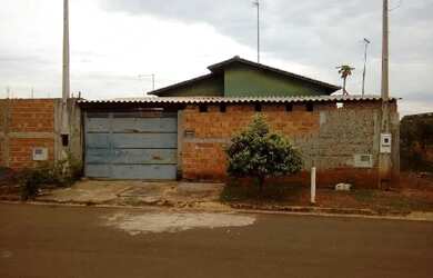Imagem: A casa possui 2 Dormitórios, 1 Banheiro, 1 Vaga na garagem