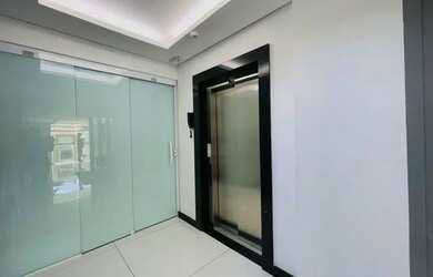 Imagem: O apartamento possui 3 Dormitórios, 2 Banheiros, 3 Vagas na