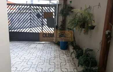 Imagem: A casa possui 3 Dormitórios, 3 Banheiros, 1 Vaga na garagem