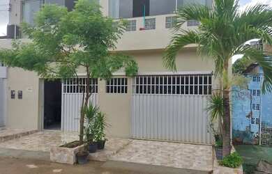 Imagem: A casa possui 3 Dormitórios, 2 Banheiros, 1 Vaga na garagem