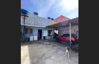 Imagem: A casa possui 2 Dormitórios, 1 Banheiro, 4 Vagas na garagem