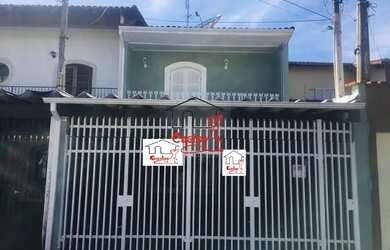 Imagem: A casa possui 4 Dormitórios, 2 Banheiros, 2 Vagas na garagem