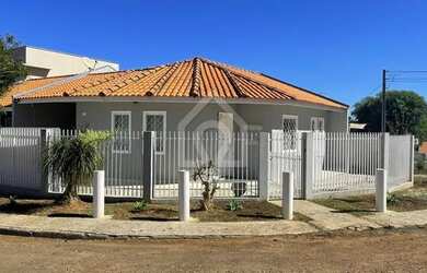 Imagem: A casa possui 2 Dormitórios, 2 Banheiros, 1 Vaga na garagem