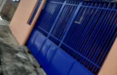 Imagem: A casa possui 2 Dormitórios, 1 Banheiro, 1 Vaga na garagem