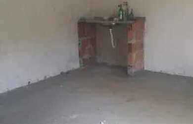 Imagem: A casa possui 2 Dormitórios, 2 Banheiros, 1 Vaga na garagem