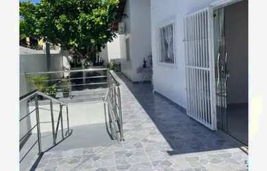 Imagem: A casa possui 5 Dormitórios, 4 Banheiros, 5 Vagas na garagem