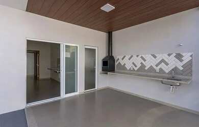 Imagem: A casa possui 2 Dormitórios, 1 Banheiro, 2 Vagas na garagem