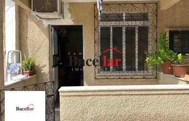 Imagem: A casa possui 2 Dormitórios, 2 Banheiros, 4 Vagas na garagem