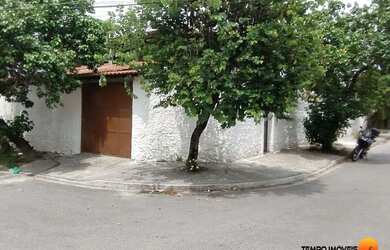 Imagem: A casa possui 3 Dormitórios, 3 Banheiros, 3 Vagas na garagem