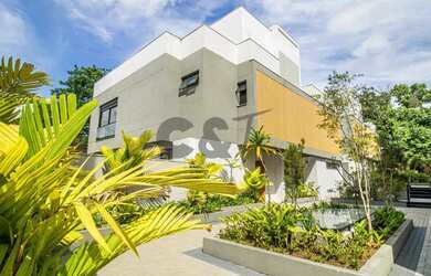 Imagem: A casa em condomínio possui 4 Dormitórios, 5 Banheiros, 5