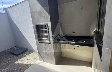 Imagem: A casa possui 3 Dormitórios, 2 Banheiros, 2 Vagas na garagem