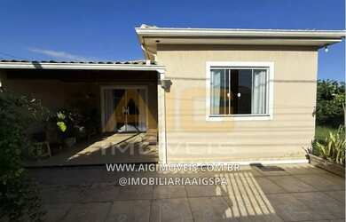 Imagem: A casa possui 3 Dormitórios, 2 Banheiros, 1 Vaga na garagem