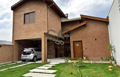 Imagem: A casa em condomínio à venda possui 3 Dormitórios, 3 Banheiros