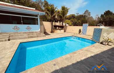 Imagem: A casa possui 3 Dormitórios, 4 Banheiros, 332m² de Área e