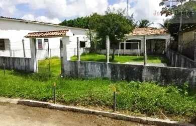 Imagem: A casa possui 3 Dormitórios, 1 Banheiro, 4 Vagas na garagem