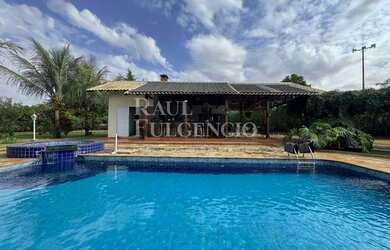 Imagem: A casa em condomínio possui 5 Dormitórios, 5 Banheiros, 5